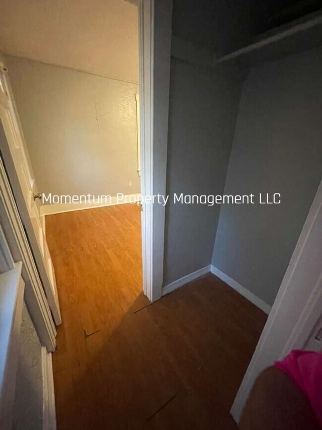 Building Photo - Beautiful One Bedroom One Bath- Apply FOR FREE today!