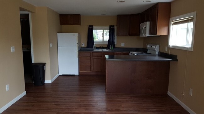 Building Photo - One Bedroom House