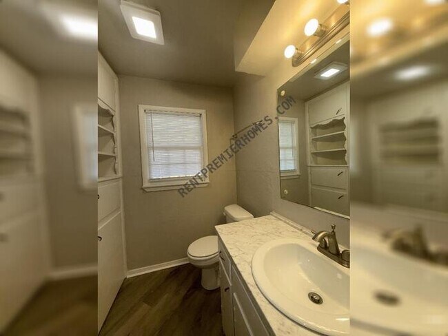 Building Photo - 3903 N Aydelotte Ave