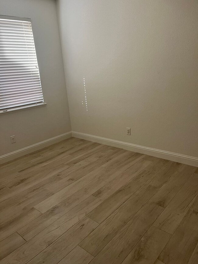 Building Photo - Beautiful Remodel Home in Peggy Heller Sch...