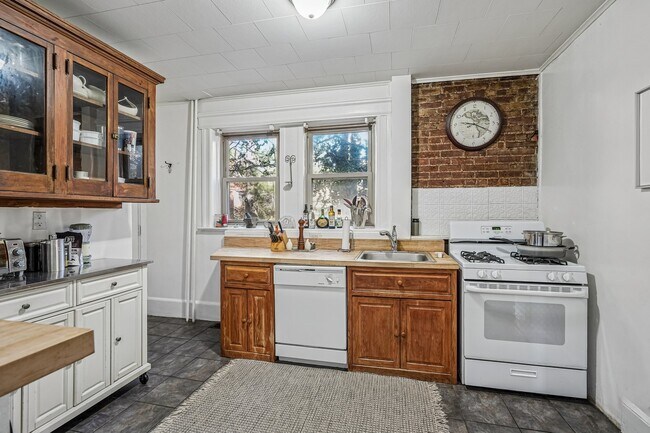 Building Photo - 38 Liberty Pl