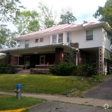 Building Photo - 7 BR/2 BA home one block from Campus!  Ava...