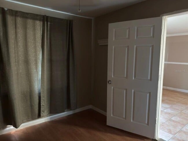 Building Photo - 4409 W Varn Ave