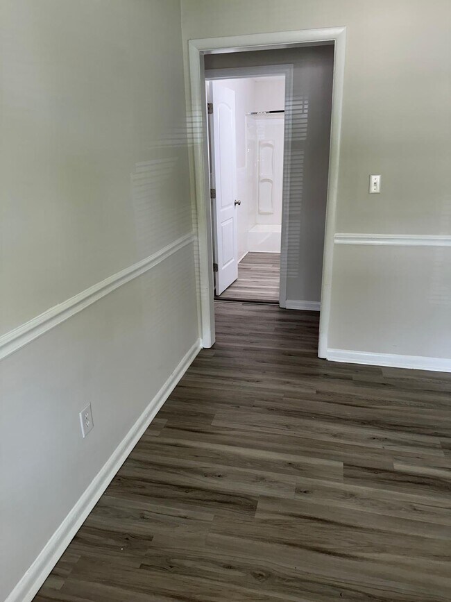 Building Photo - 208 Cloverleaf Dr