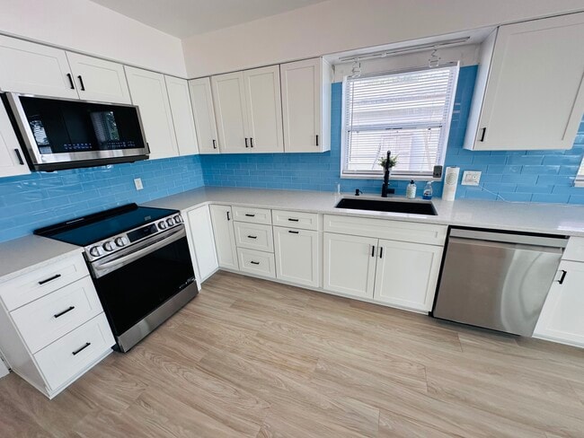 Building Photo - 3536 Belle Vista Dr E