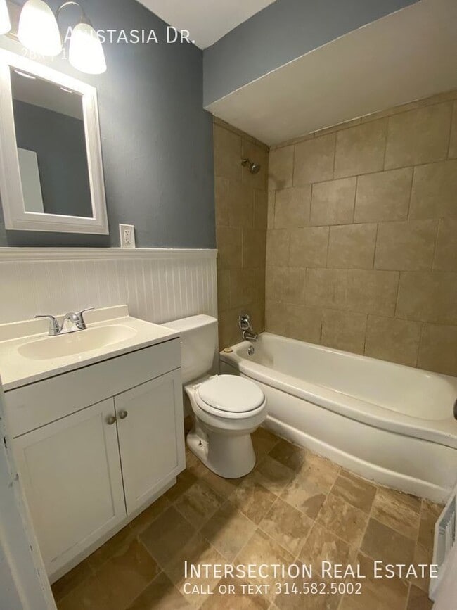 Building Photo - 135 Anistasia Dr