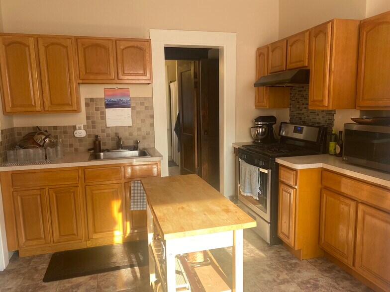 Kitchen - 616 Whalley Ave