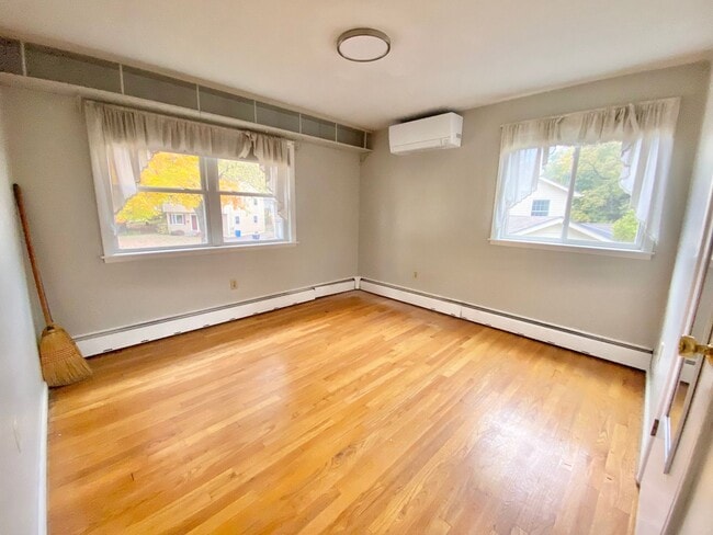 Building Photo - 4 Bedroom Home in Burlington VT Available ...