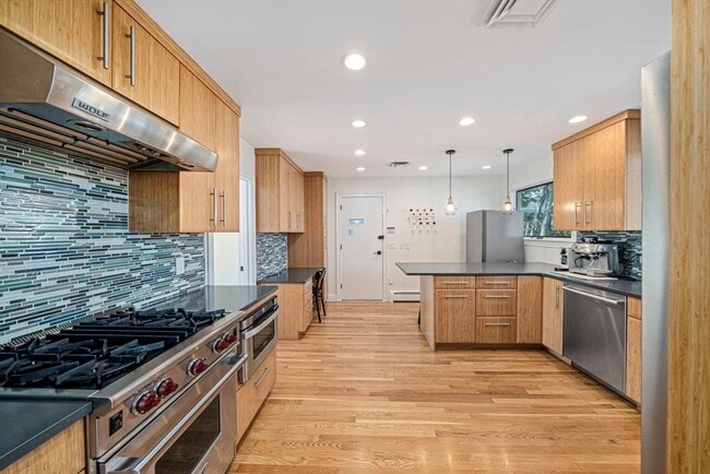 Building Photo - 66 Roosevelt Rd