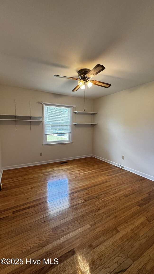 Building Photo - 204 Diane Dr