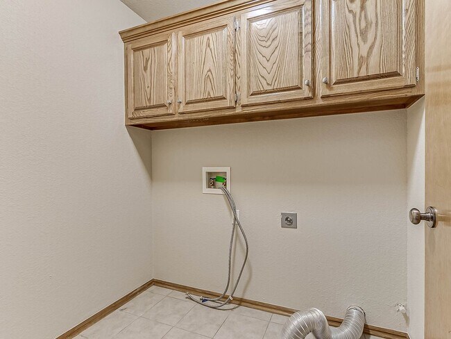 Building Photo - 4 Bed | 2 Bath | 2 Car Garage - Edmond Schools - North Hampton Addition