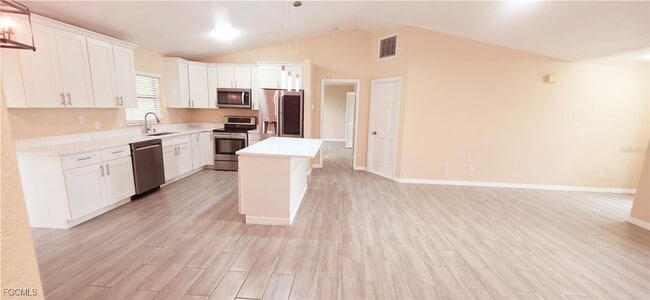 Building Photo - 930 SW 34th St