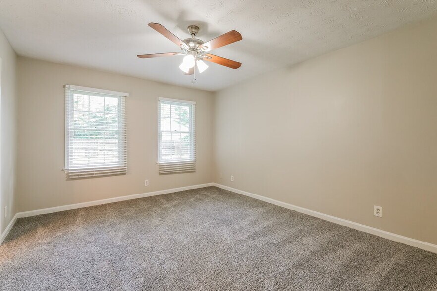 Building Photo - 3568 Fernbrook Dr