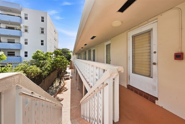Building Photo - 7434 Harding Ave