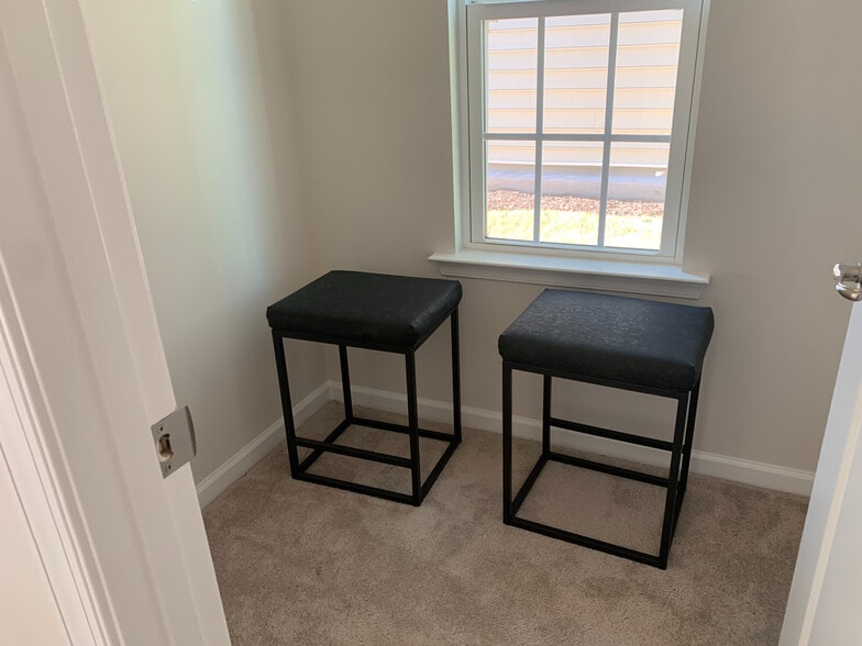 Building Photo - Room in Townhome on Pathfinder Wy