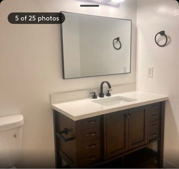 Building Photo - 20880 Ventura Blvd