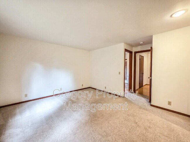 Building Photo - 4155 West Lake Sammamish Pkwy NE