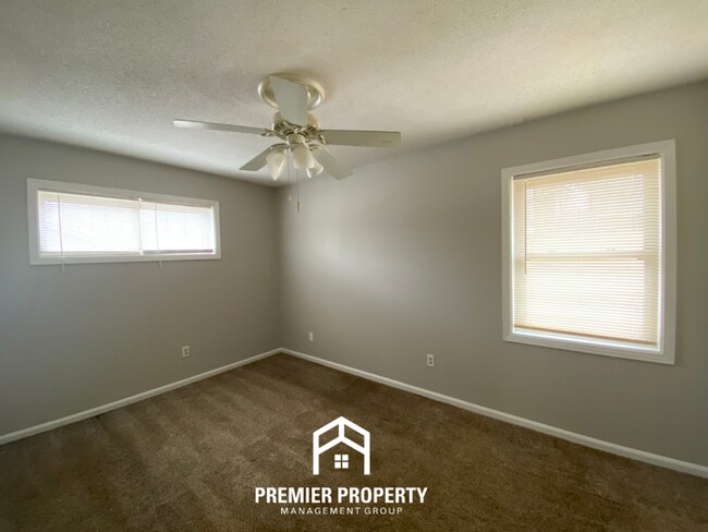 Building Photo - Charming 3BR Memphis Home with Hardwood Floors & Fenced Backyard