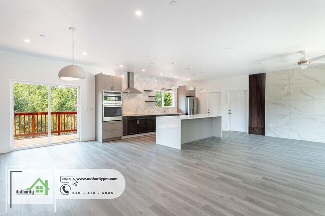 Building Photo - 1140 Redbud Dr