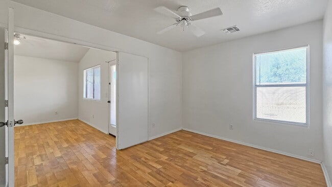 Building Photo - Great price for this Goodyear neighborhood!