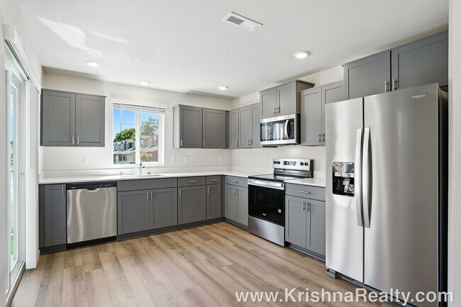 Building Photo - Modern & Spacious 3 BD* 2BA* Brand-New Sin...