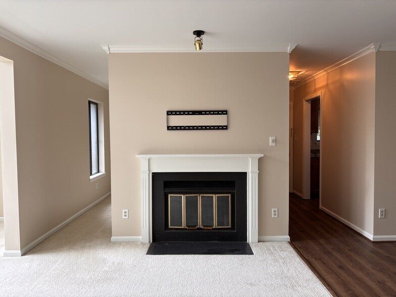 Building Photo - 2807 Lee Oaks Ct
