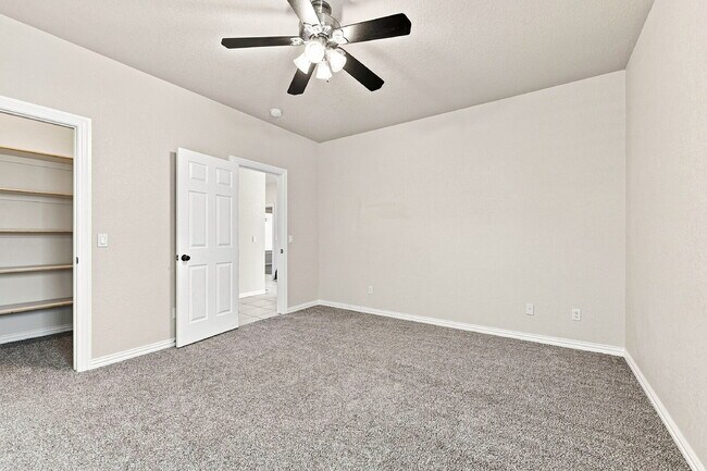 Building Photo - $3,040.95, 6 bed, 4 bath located in Colorado Springs