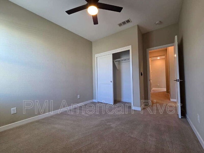 Building Photo - 133 Fischbacher St