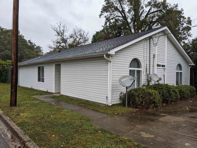 Primary Photo - 728 W Brevard St
