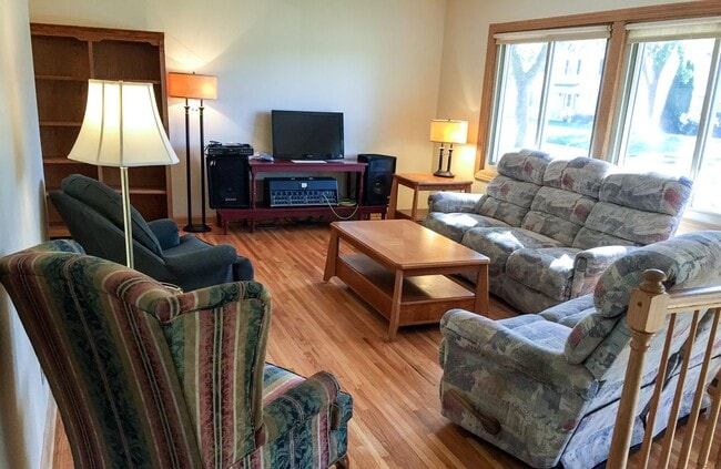 Building Photo - 2571 Crown Hill Ct