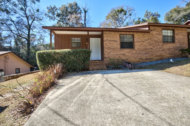 Building Photo - 2454 Wren Hollow Dr