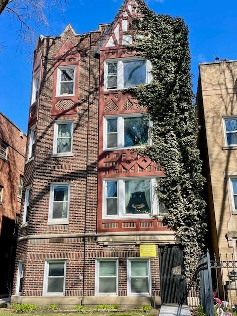 Primary Photo - 2042 W Farragut Ave
