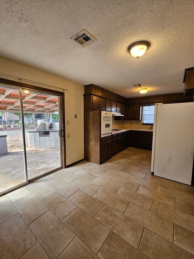 Building Photo - (3) Bed/(1.5) Bath in NE Norman Avail NOW!