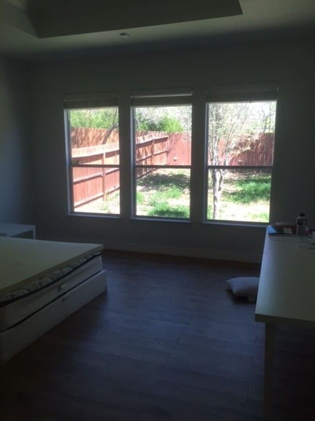 Building Photo - 25914 Mission Bluff