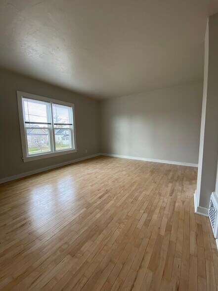 Building Photo - 1208 N Sawyer St