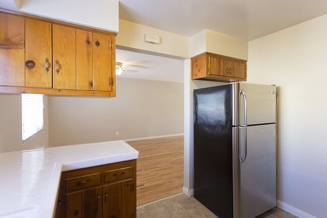Building Photo - *OPEN HOUSE: 6/7 10AM-12PM* 2 Bed, 1.5 Bat...