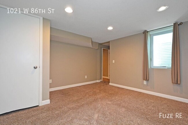 Building Photo - 1021 W 86th St