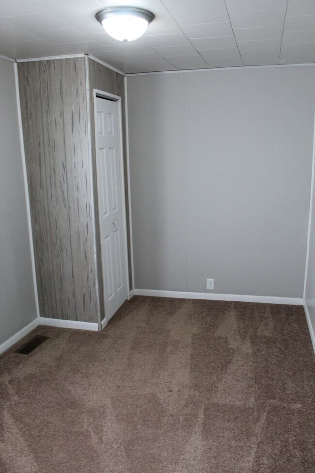 Building Photo - Cute 2BR in North Salem!