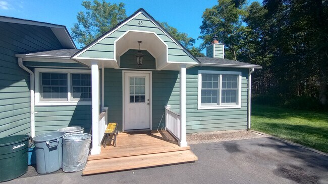 Building Photo - 45 Longfellow Dr