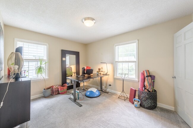 Building Photo - Lovely 3 Bedroom Home in Minneapolis