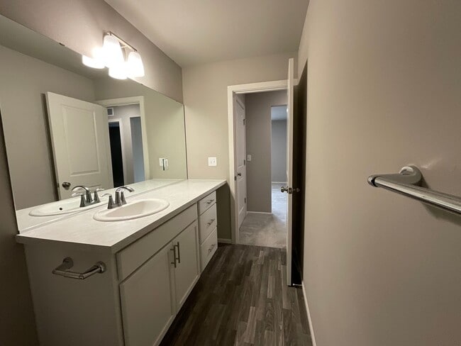 Building Photo - Beautiful 4 Bedroom, 2.5 Bath Home Available November 1st!