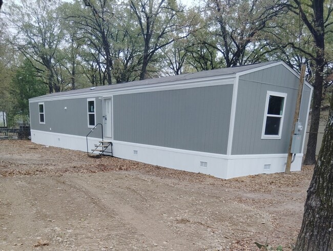 Building Photo - 112 Southlake Dr.