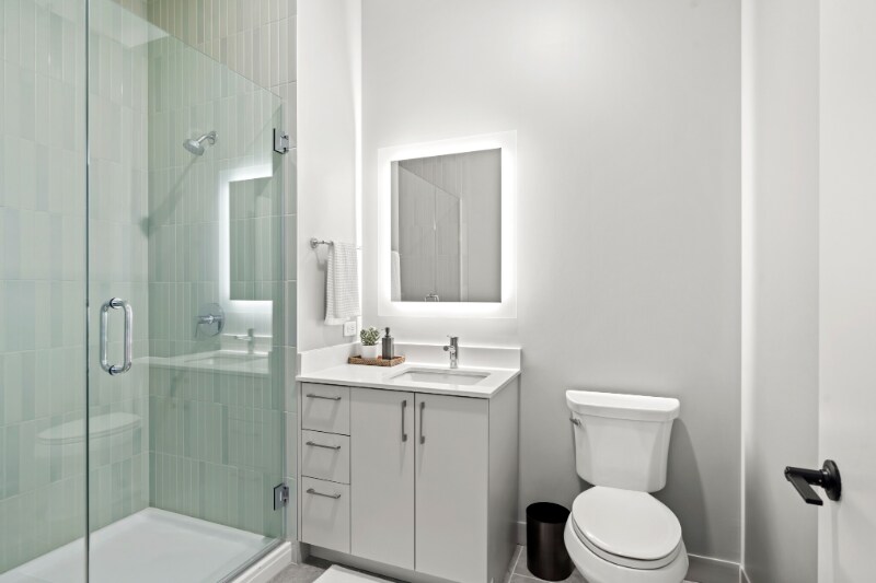 Building Photo - 1057 W Van Buren St