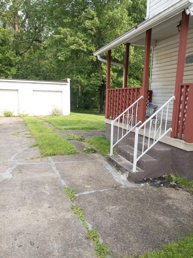 Building Photo - 737 Grove Ave