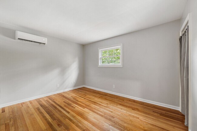 Building Photo - Newly Renovated 2 Bedroom, 1 Bath Duplex within walking Distance to UVA!