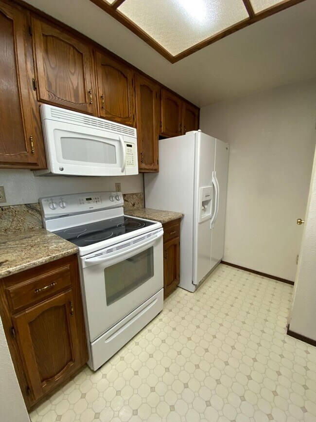 Building Photo - 3346 Smoketree Commons Dr