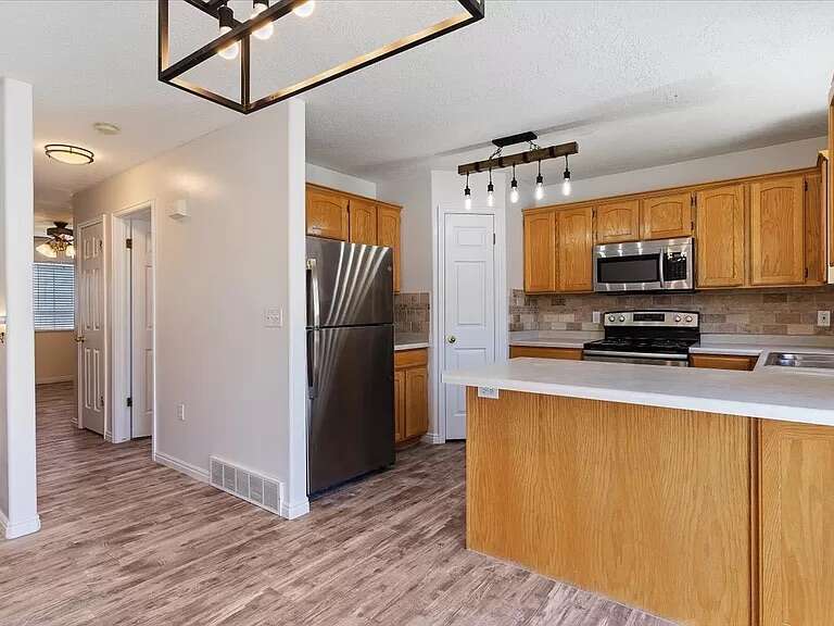 Building Photo - 619 W 2300 S