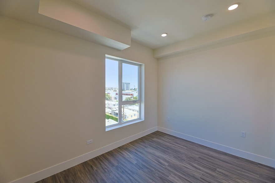 Building Photo - Orion 1037 Dewey