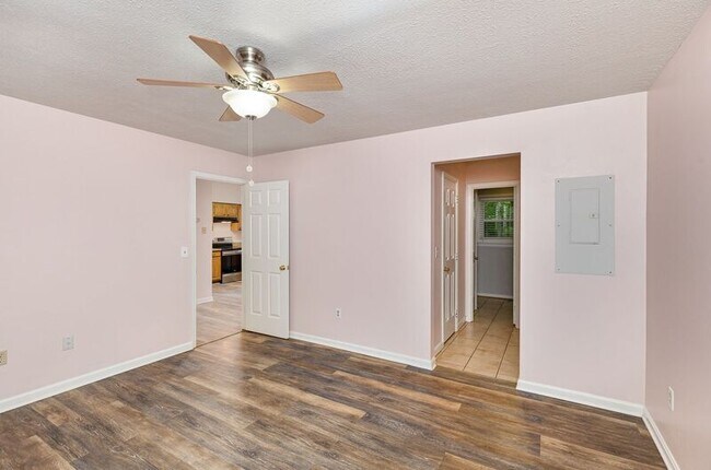 Building Photo - 12401 Wilderness Park Dr