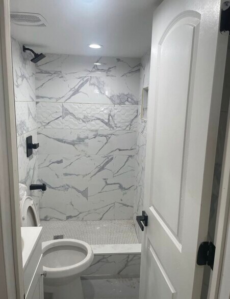 Building Photo - 14307 130th Ave